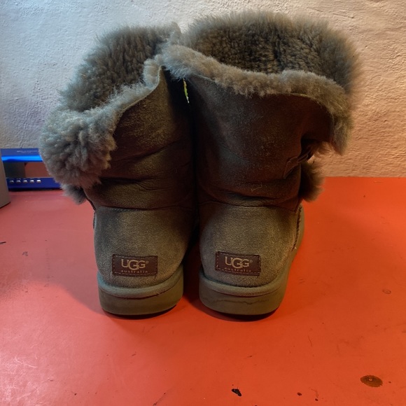 Ugg boots SZ 9 - Picture 3 of 7